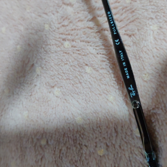 Vintage Ray-Ban sunglasses & new case - Picture 7 of 16